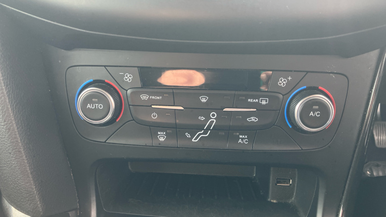 Ford Focus 1.0 EcoBoost Titanium 5dr Petrol Hatchback